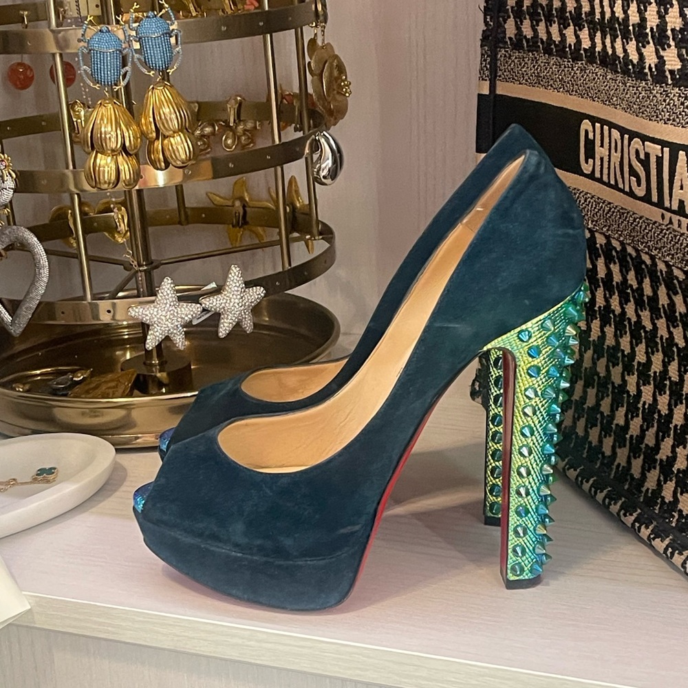 Gently used. Size 41 Christian Louboutin